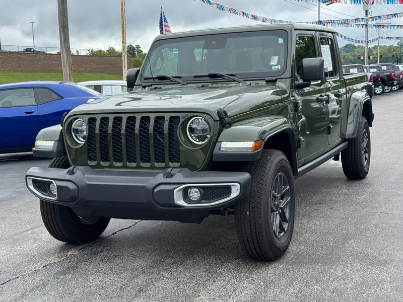 Jeep Gladiator Vehicle Full-screen Gallery Image 08