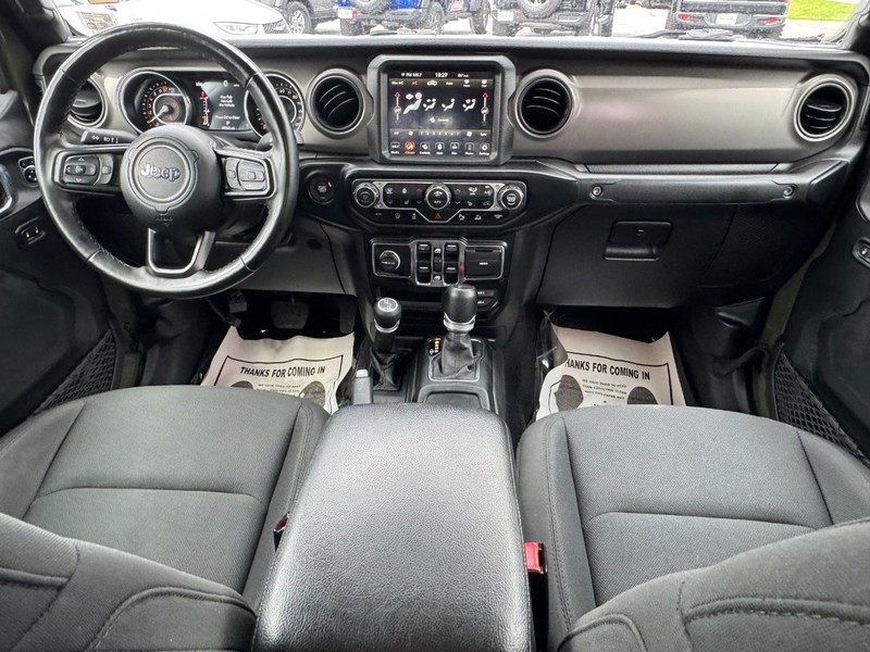 Jeep Gladiator Vehicle Full-screen Gallery Image 11