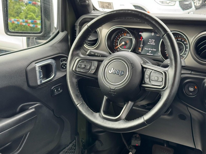 Jeep Gladiator Vehicle Full-screen Gallery Image 12