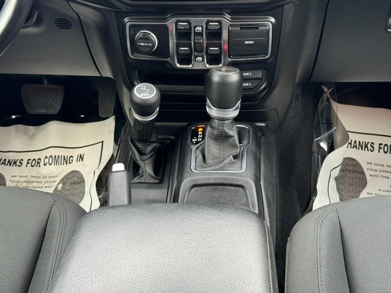 Jeep Gladiator Vehicle Full-screen Gallery Image 14