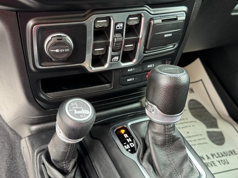 Jeep Gladiator Vehicle Full-screen Gallery Image 19