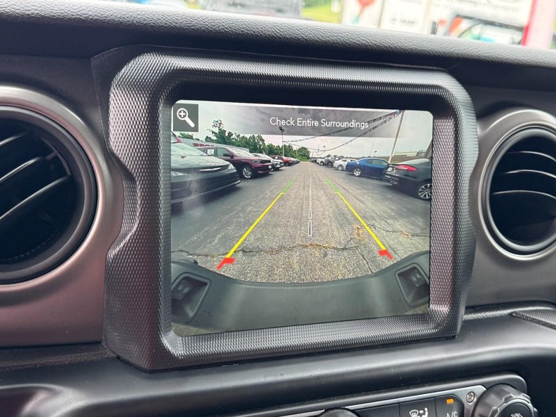 Jeep Gladiator Vehicle Full-screen Gallery Image 22