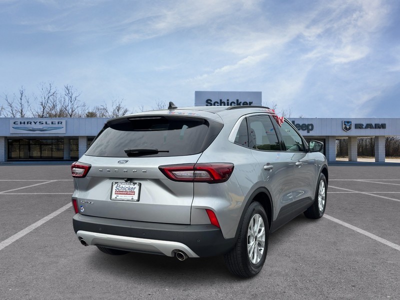 Ford Escape Vehicle Full-screen Gallery Image 03