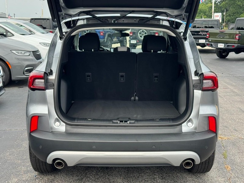 Ford Escape Vehicle Full-screen Gallery Image 05
