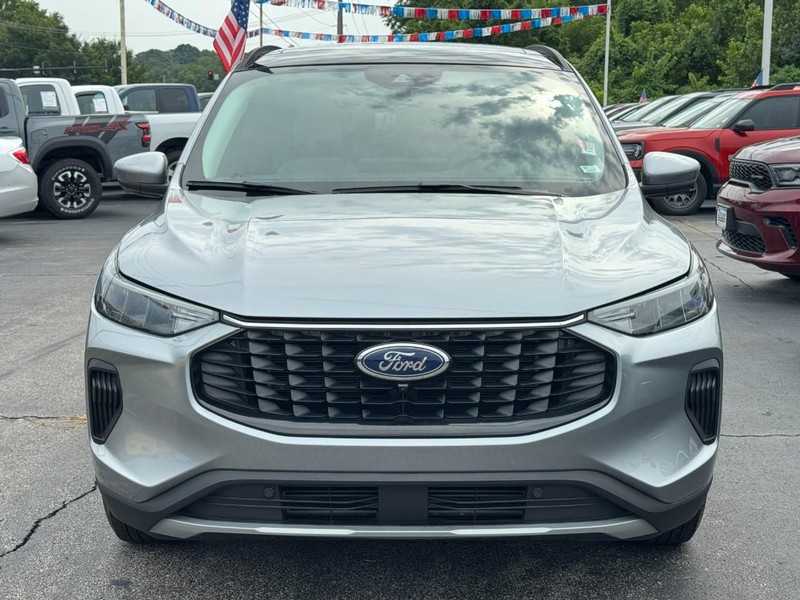 Ford Escape Vehicle Full-screen Gallery Image 09