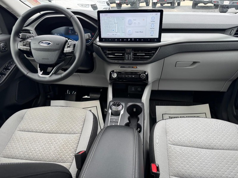 Ford Escape Vehicle Full-screen Gallery Image 11