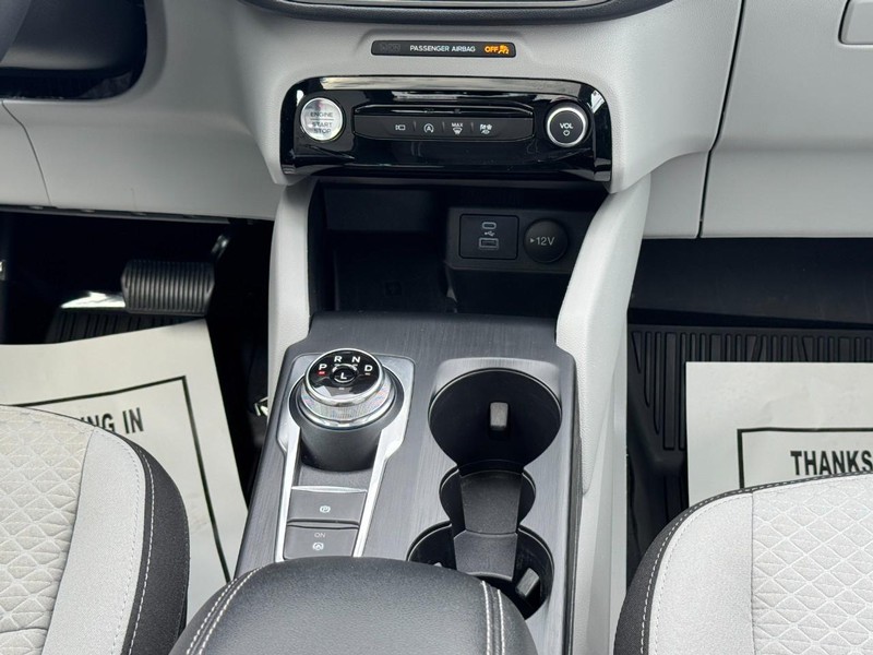 Ford Escape Vehicle Full-screen Gallery Image 14