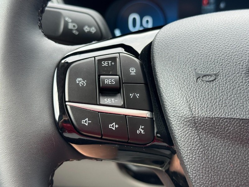 Ford Escape Vehicle Full-screen Gallery Image 17