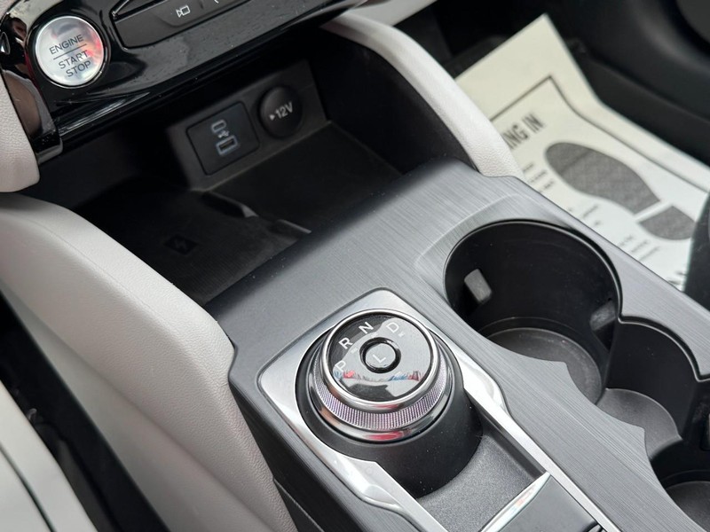 Ford Escape Vehicle Full-screen Gallery Image 20