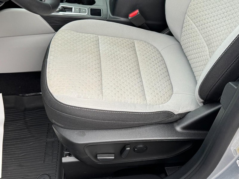 Ford Escape Vehicle Full-screen Gallery Image 25