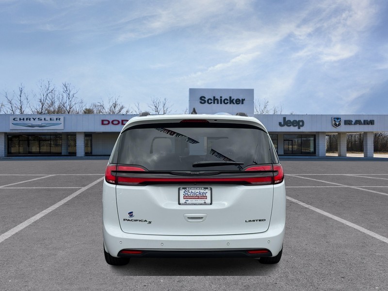 Chrysler Pacifica Vehicle Full-screen Gallery Image 04