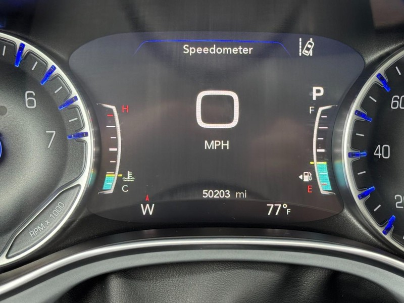Chrysler Pacifica Vehicle Full-screen Gallery Image 20