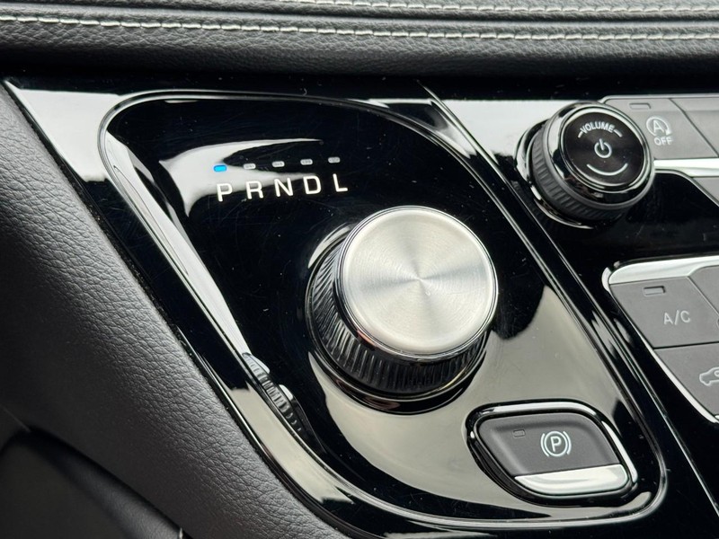 Chrysler Pacifica Vehicle Full-screen Gallery Image 22