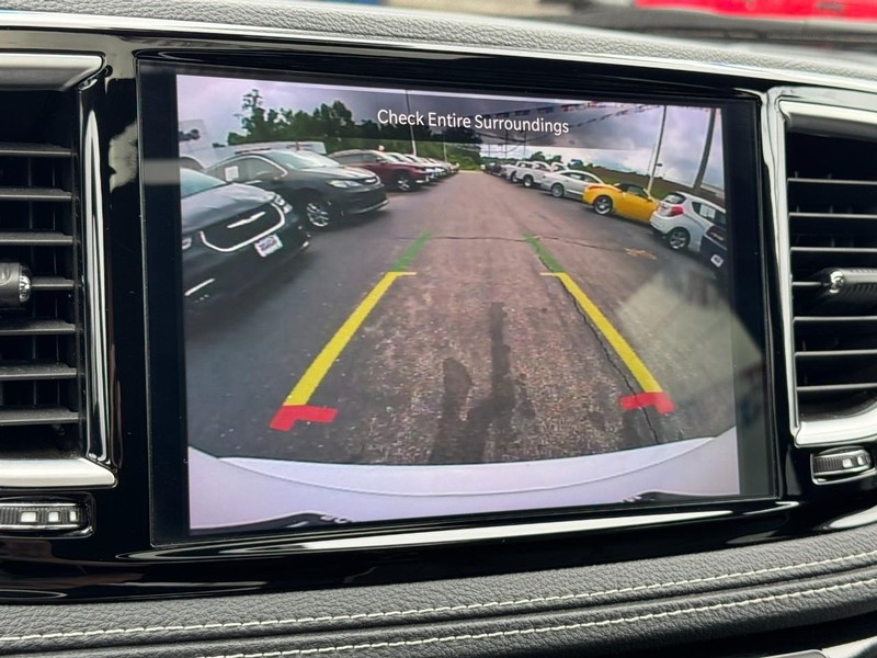 Chrysler Pacifica Vehicle Full-screen Gallery Image 25