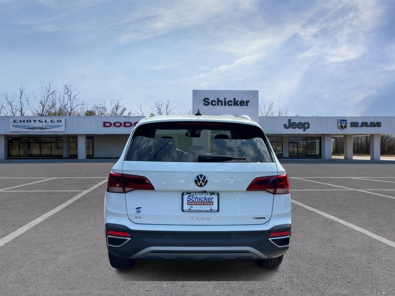Volkswagen Taos Vehicle Full-screen Gallery Image 04
