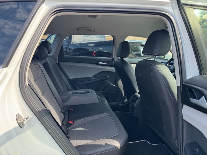 Volkswagen Taos Vehicle Full-screen Gallery Image 10