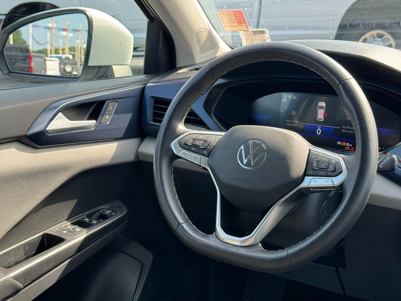 Volkswagen Taos Vehicle Full-screen Gallery Image 12