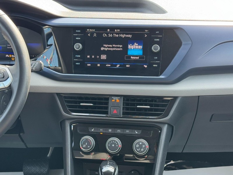 Volkswagen Taos Vehicle Full-screen Gallery Image 13