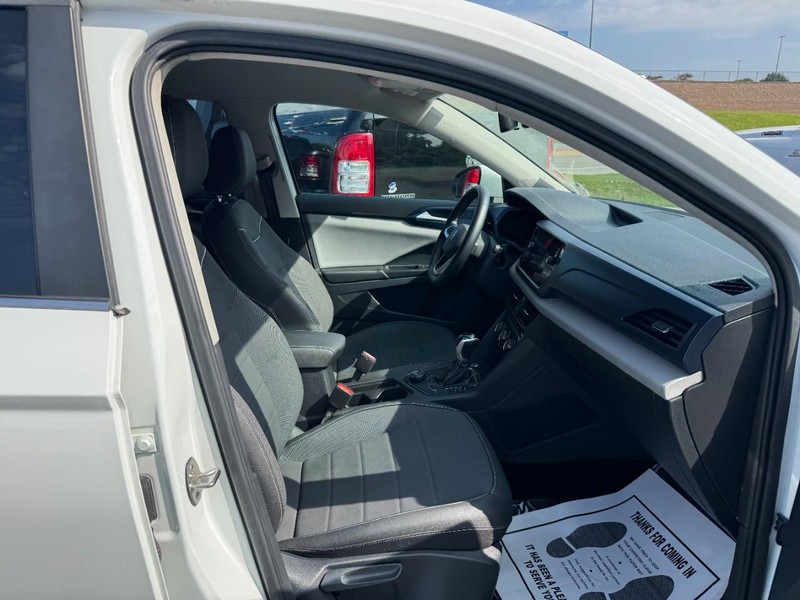 Volkswagen Taos Vehicle Full-screen Gallery Image 15