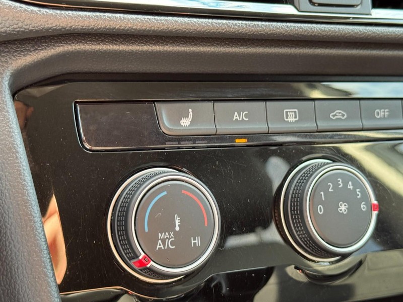 Volkswagen Taos Vehicle Full-screen Gallery Image 20