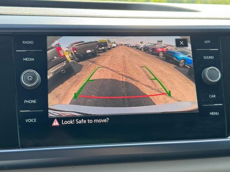 Volkswagen Taos Vehicle Full-screen Gallery Image 21