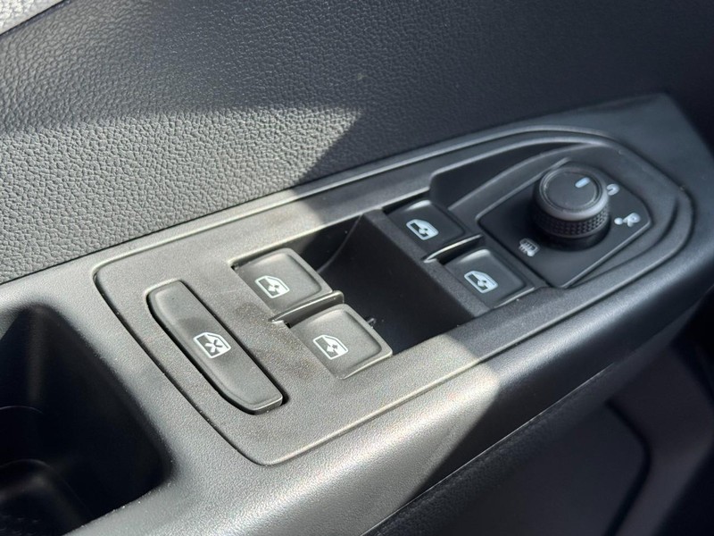 Volkswagen Taos Vehicle Full-screen Gallery Image 22