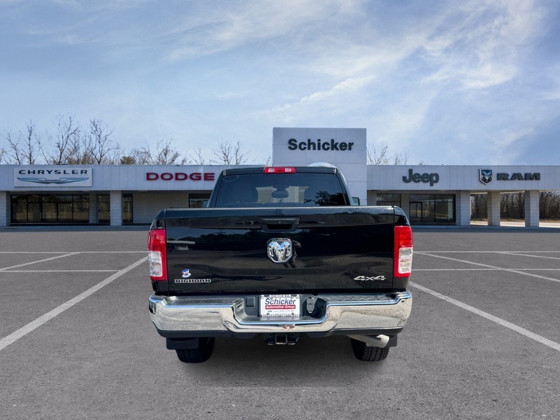 Ram 3500 Vehicle Full-screen Gallery Image 04