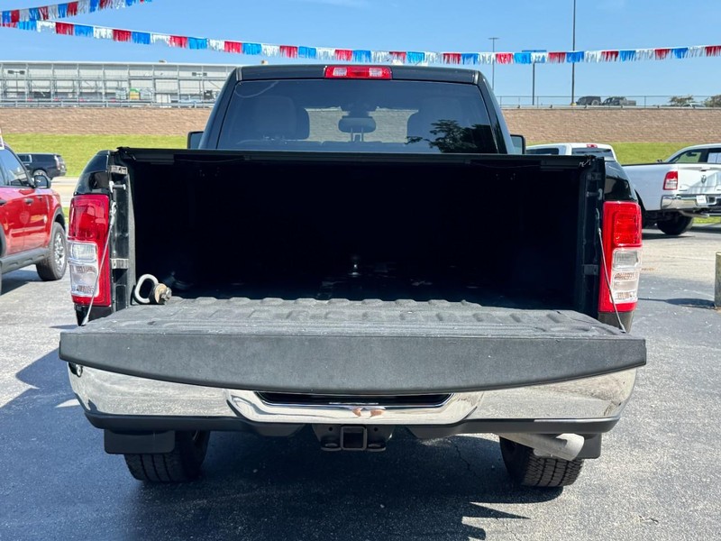 Ram 3500 Vehicle Full-screen Gallery Image 05