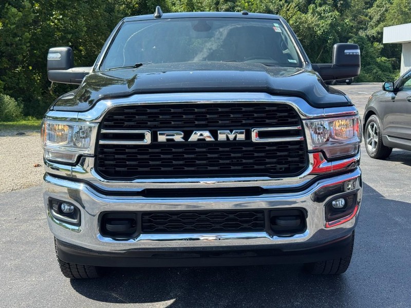 Ram 3500 Vehicle Full-screen Gallery Image 09