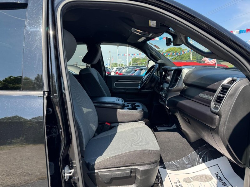 Ram 3500 Vehicle Full-screen Gallery Image 15