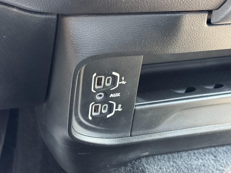 Ram 3500 Vehicle Full-screen Gallery Image 19