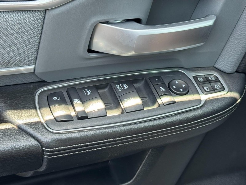 Ram 3500 Vehicle Full-screen Gallery Image 21