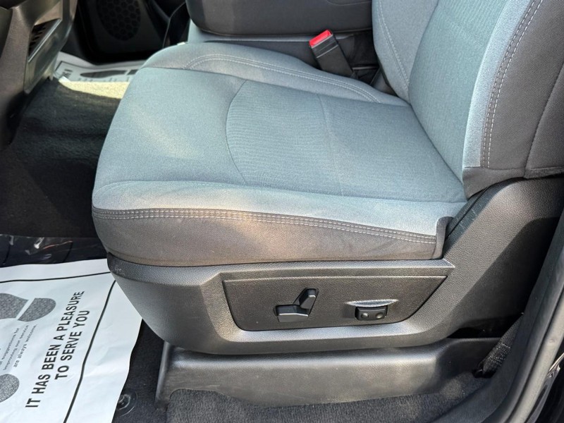 Ram 3500 Vehicle Full-screen Gallery Image 22