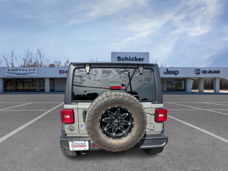 Jeep Wrangler Vehicle Full-screen Gallery Image 04