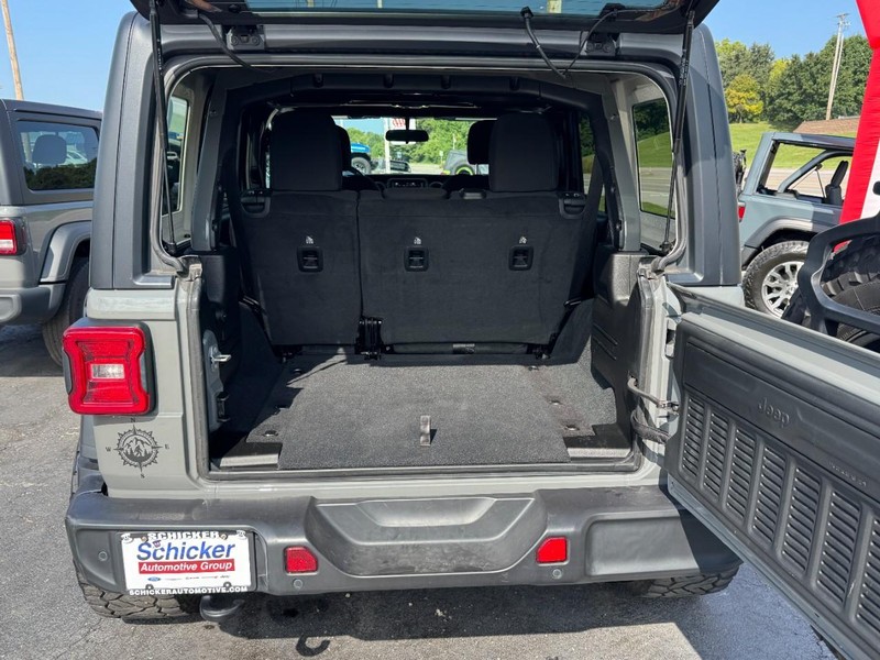 Jeep Wrangler Vehicle Full-screen Gallery Image 05