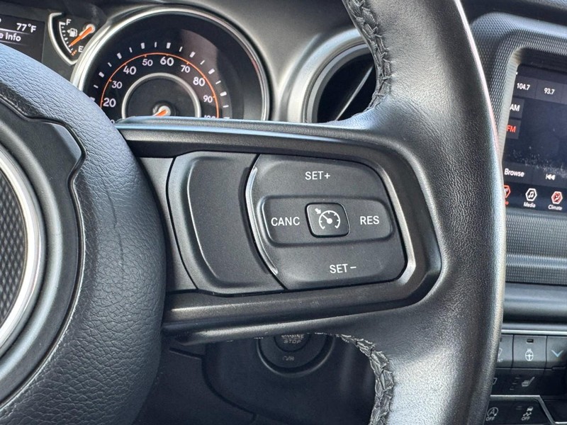 Jeep Wrangler Vehicle Full-screen Gallery Image 17
