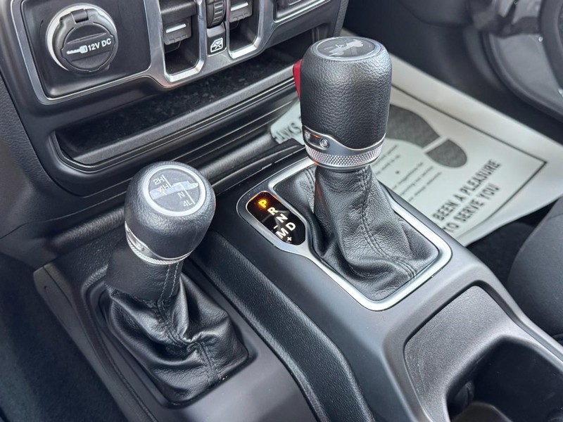 Jeep Wrangler Vehicle Full-screen Gallery Image 20