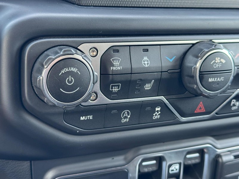 Jeep Wrangler Vehicle Full-screen Gallery Image 21