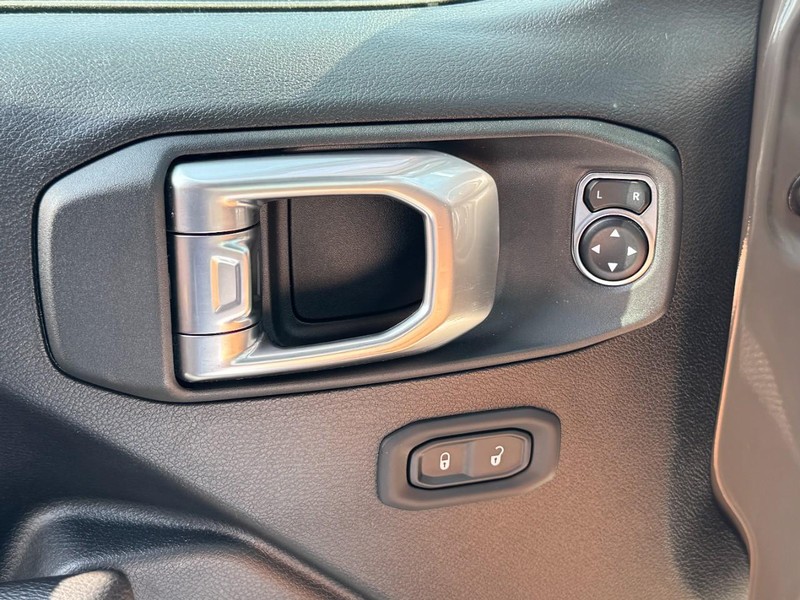 Jeep Wrangler Vehicle Full-screen Gallery Image 23