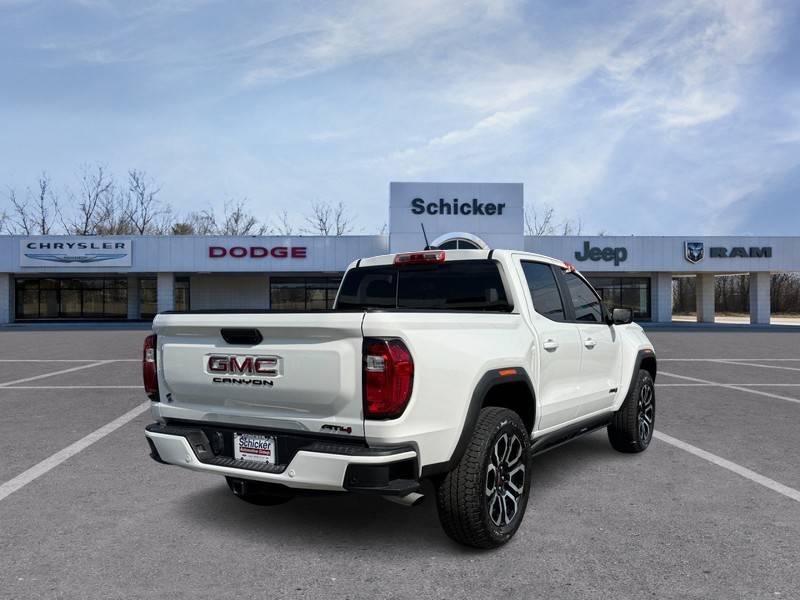 GMC Canyon Vehicle Full-screen Gallery Image 03