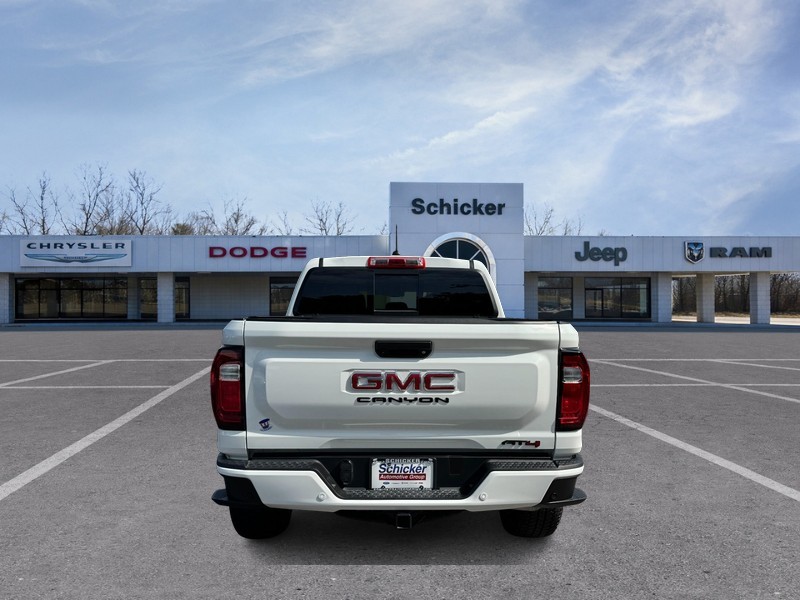 GMC Canyon Vehicle Full-screen Gallery Image 04