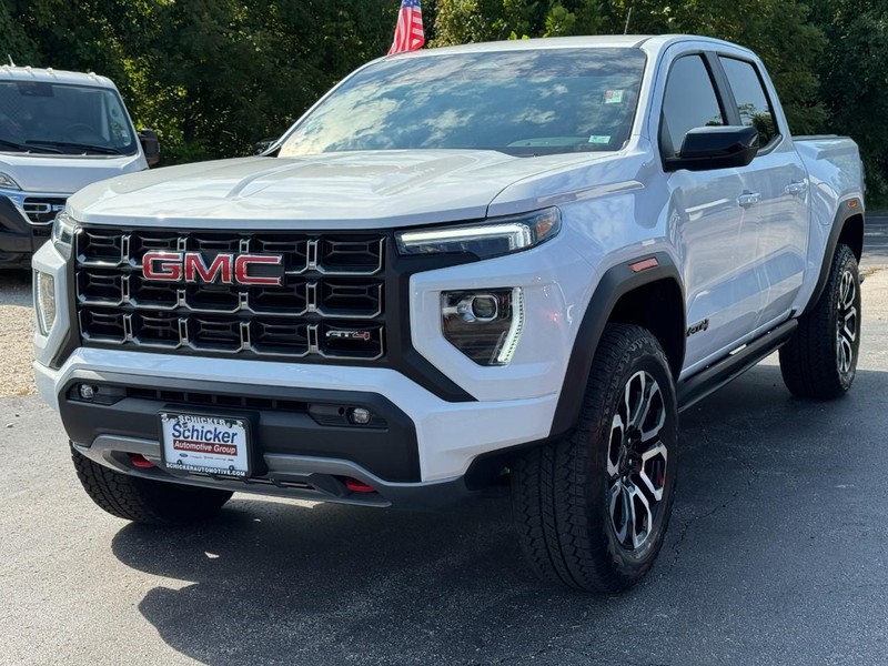 GMC Canyon Vehicle Full-screen Gallery Image 08