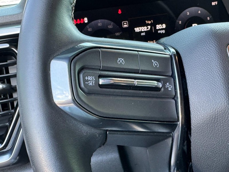 GMC Canyon Vehicle Full-screen Gallery Image 16
