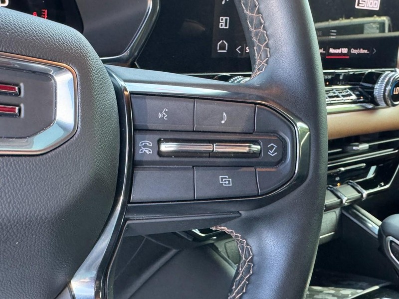 GMC Canyon Vehicle Full-screen Gallery Image 17