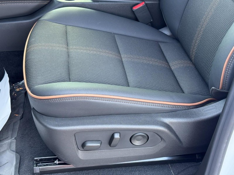GMC Canyon Vehicle Full-screen Gallery Image 24