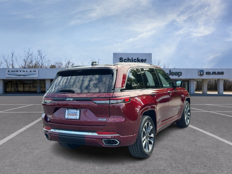 Jeep Grand Cherokee Vehicle Full-screen Gallery Image 03