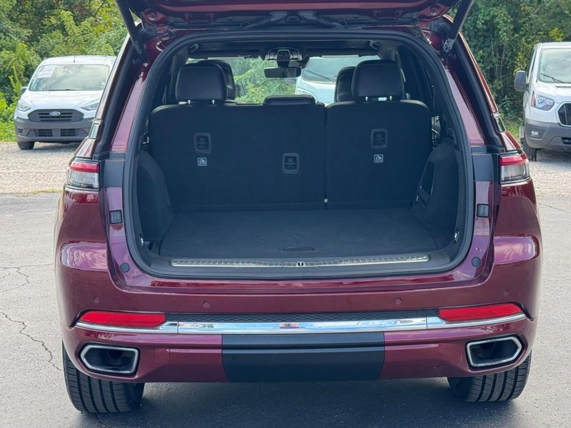 Jeep Grand Cherokee Vehicle Full-screen Gallery Image 05