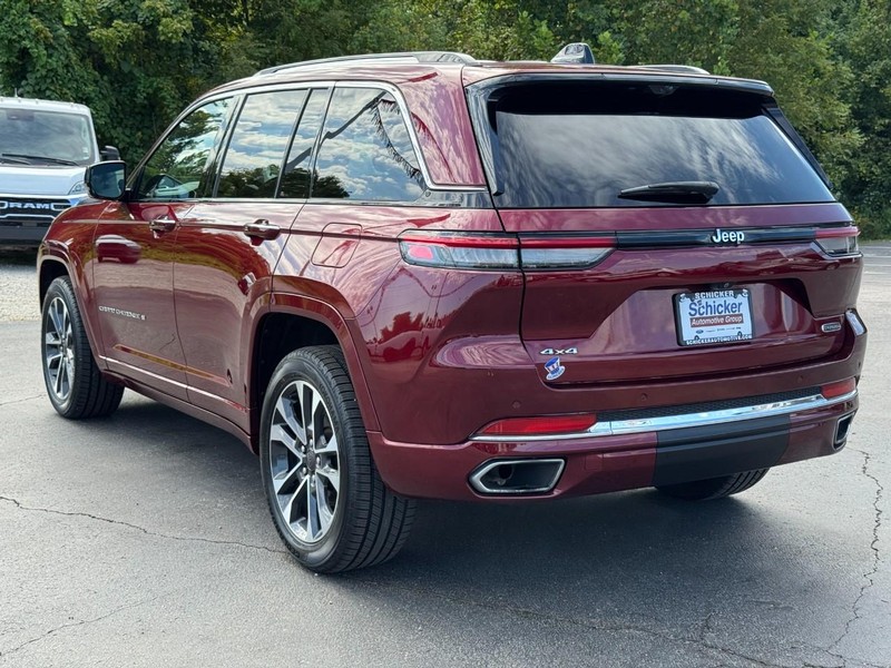 Jeep Grand Cherokee Vehicle Full-screen Gallery Image 06