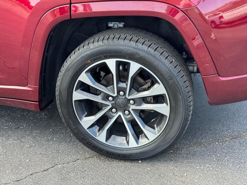 Jeep Grand Cherokee Vehicle Full-screen Gallery Image 07