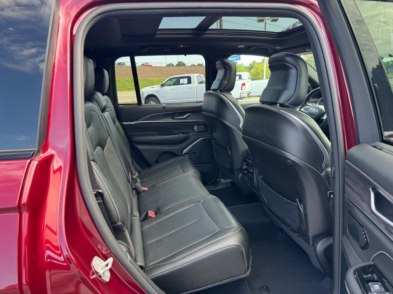 Jeep Grand Cherokee Vehicle Full-screen Gallery Image 10